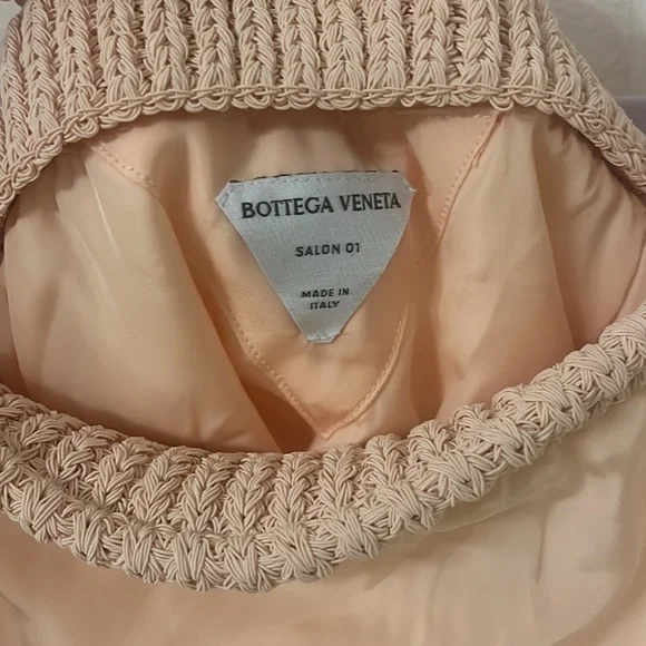 MRPs $1,045 BOTTEGA VENETA
Mini skirts size 36 EU - Picture 7 of 16